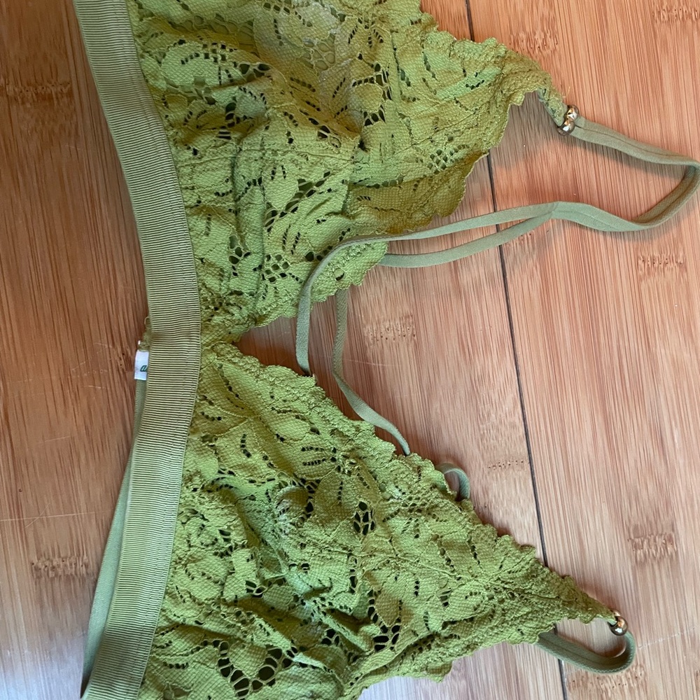 Aerie green lace bra size medium